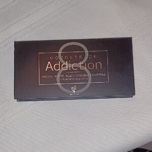 Younique Moodstruck Addiction Palette 8